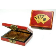 Kist China rood met 2 decks pokerkaarten